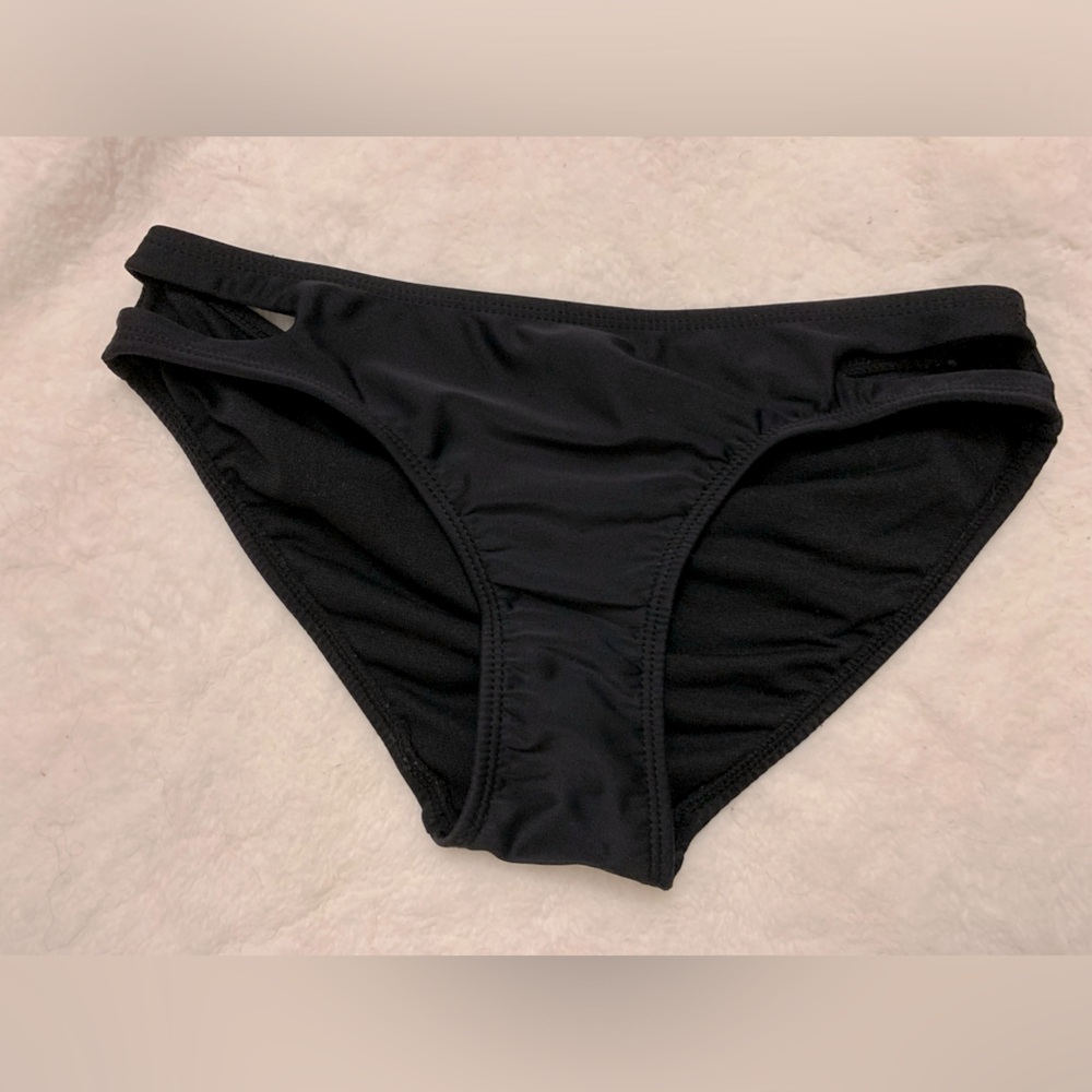 BLACK BIKINI BOTTOM WITH HIP HOLES